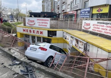 Кола се вряза в подлез в Шумен, трима са в болница