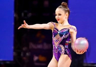 Стилияна Николова спечели бронзов медал в многобоя и ще играе на Световната купа по художествена гимнастика в Баку