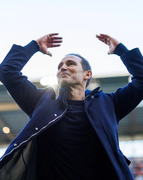 Ковънтри се завърна във Висшата лига след 25 години