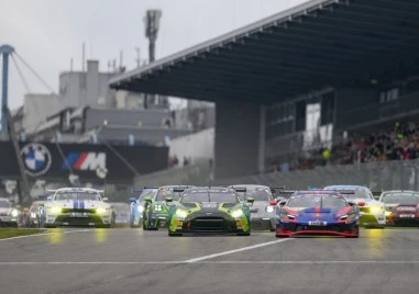 Автомобилен пилот загина при тежък инцидент на състезание в Германия