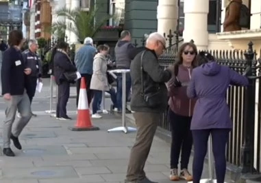 Българите в Лондон със засилен интерес да гласуват, опашки се извиха от старта на изборния ден