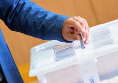 Десетки българи упражняват правото си на глас в Страсбург