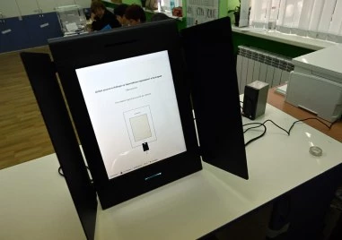 Големи проблеми с машинното гласуване в Ямбол, има над 20 сигнала от различни секции