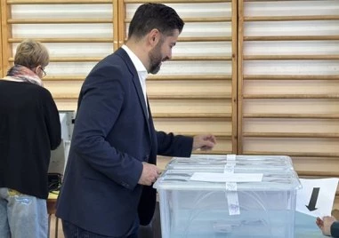 Кирил Петков упражни правото си на глас: Този път изборите ще бъдат честни