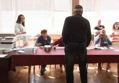 Кметът на Лом е записан как агитира служители и дава указание за гласуване, предлага по 50 евро