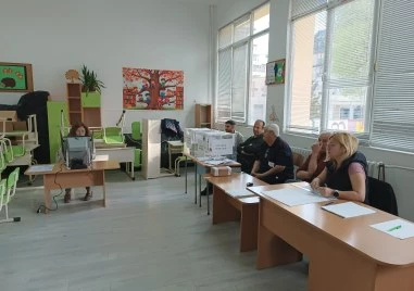 Малко над 8% избирателна активност в Пловдив към 11ч., най-мобилизирани са в Западен