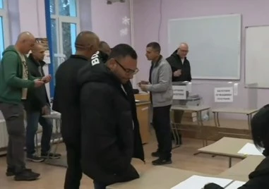 Напрежение в Буковлък: Председателят заплаши да прекрати гласуването, ако чуе език, различен от българския