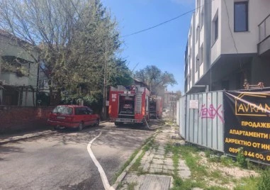 Огън лумна на новострояща се сграда в Пловдив