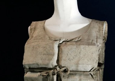 Спасителна жилетка от Титаник е продадена за рекордните 900 хил. щатски долара