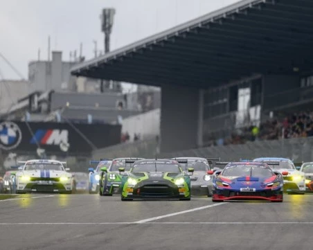 Автомобилен пилот загина при тежък инцидент на състезание в Германия