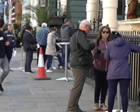 Българите в Лондон със засилен интерес да гласуват, опашки се извиха от старта на изборния ден