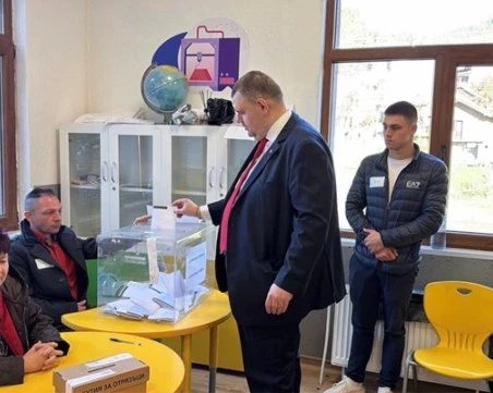 Делян Пеевски гласува: Избрах държавата на хората!