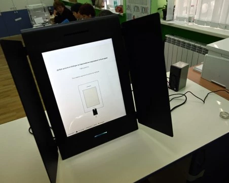 Големи проблеми с машинното гласуване в Ямбол, има над 20 сигнала от различни секции