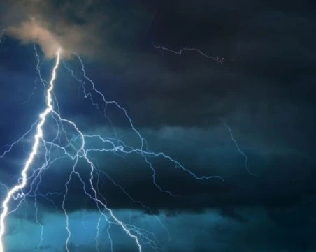 Мълния уби турист на връх Ком