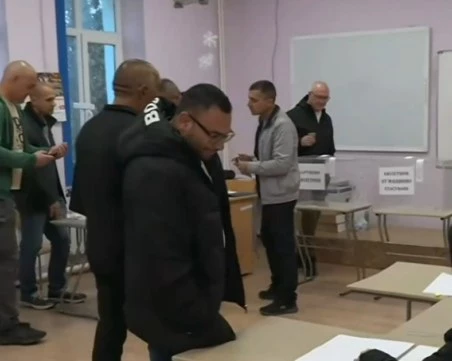 Напрежение в Буковлък: Председателят заплаши да прекрати гласуването, ако чуе език, различен от българския