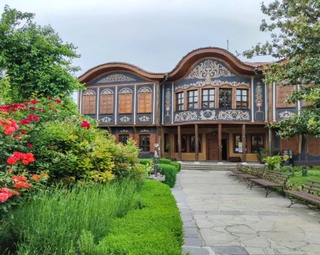 Облачно, но топло днес, възможно е преваляване с гръмотевици в Пловдив