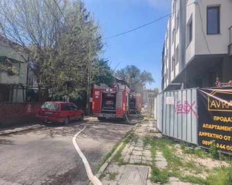 Огън лумна на новострояща се сграда в Пловдив