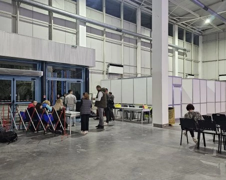 Опашки удължиха вота в Кючука, първите секции пристигнаха в Панаира