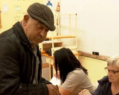 Първият избирател в Градец опита да гласува с личната карта на жена си