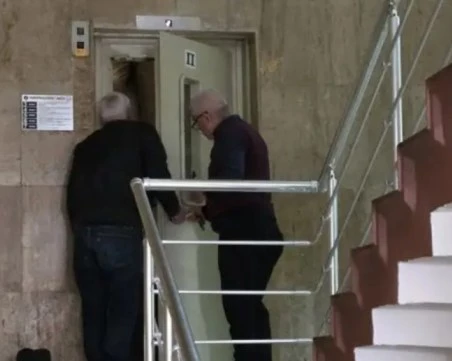 Председателят и секретарят на РИК – Благоевград пострадаха след авария на асансьор