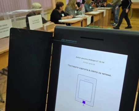 Проблеми с машините в Стара Загора, масово не пускат бюлетини