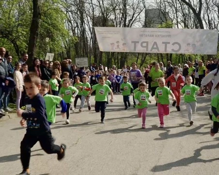 Спортът влиза все по-рано в образованието: Над 300 деца тренираха в Лаута СНИМКИ