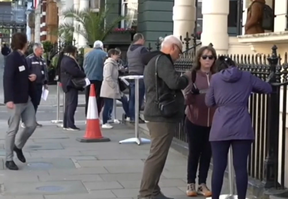Българите в Лондон със засилен интерес да гласуват, опашки се извиха от старта на изборния ден
