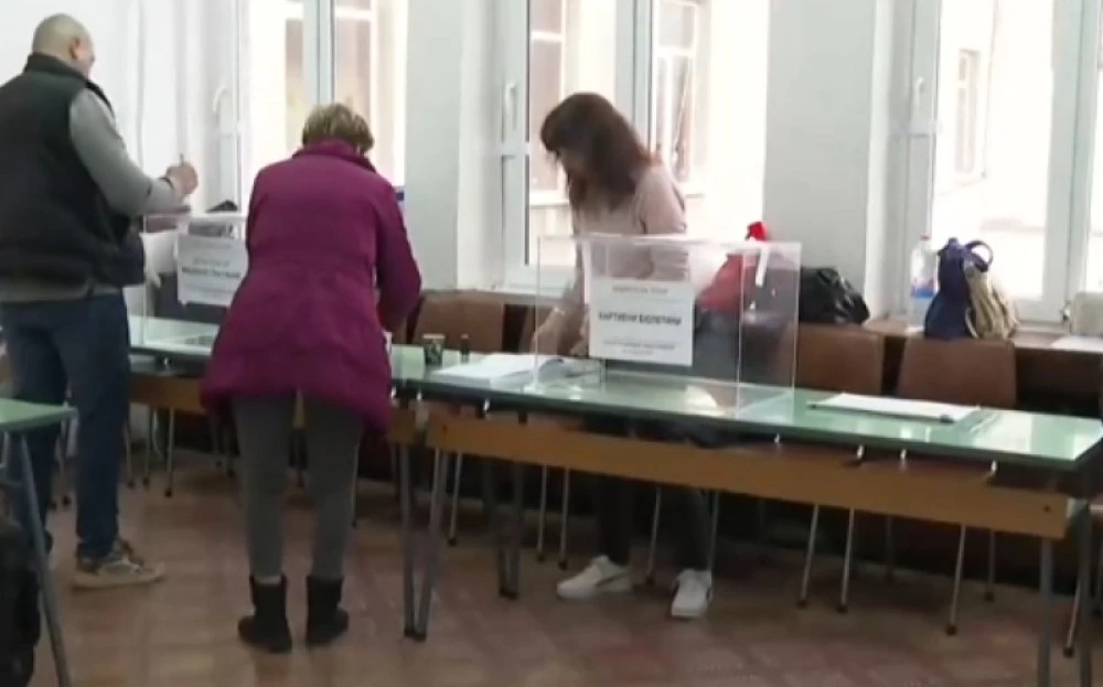 Десетки членове на СИК в област Хасково не се явиха, проблеми има и с машините за гласуване