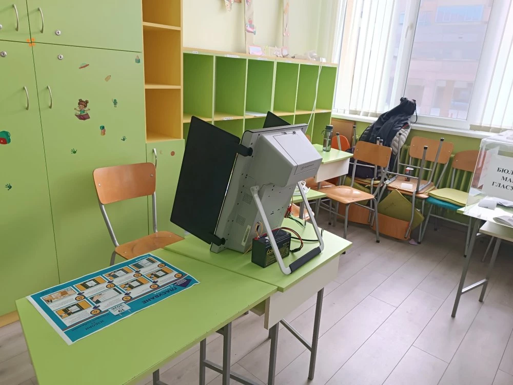 Две дефектирали машини в Пловдив, секциите минават изцяло на хартия