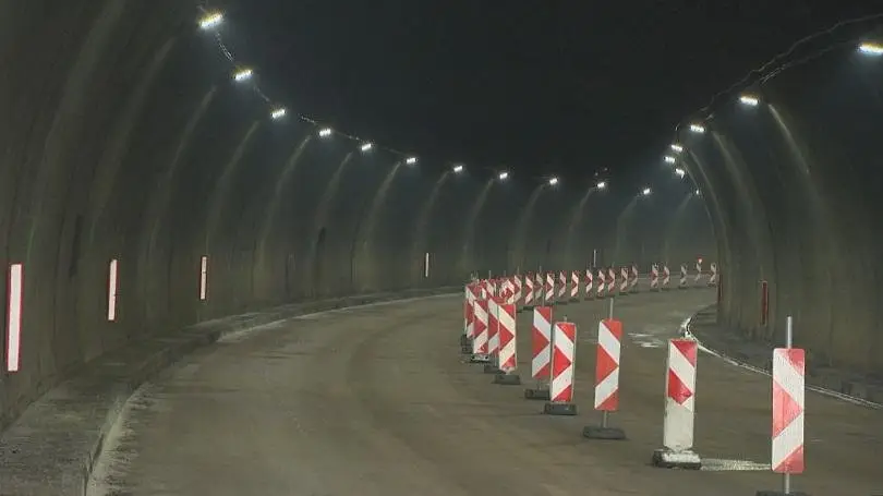 Евакуриаха пътници от автобус, аварирал в тунел 