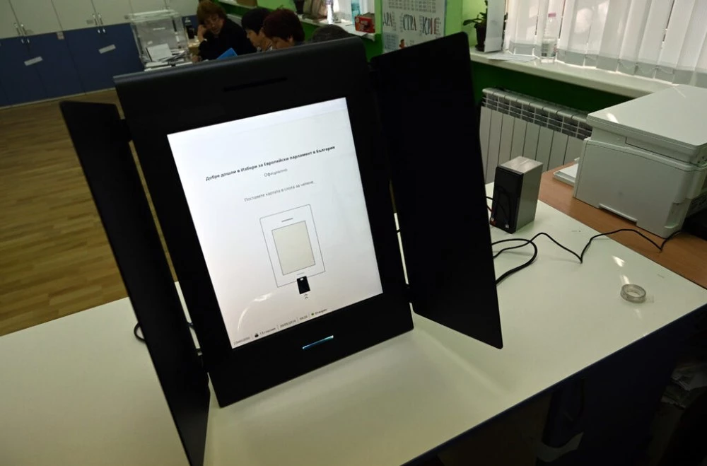 Големи проблеми с машинното гласуване в Ямбол, има над 20 сигнала от различни секции