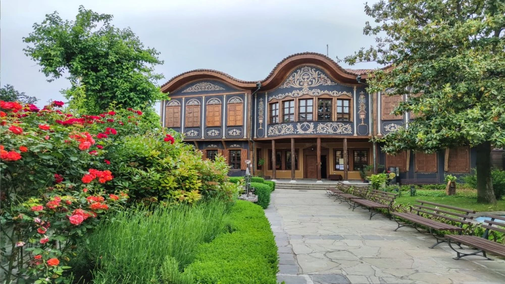 Облачно, но топло днес, възможно е преваляване с гръмотевици в Пловдив