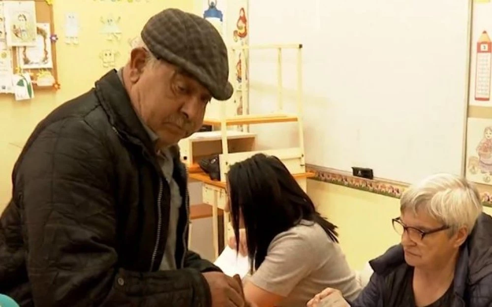 Първият избирател в Градец опита да гласува с личната карта на жена си