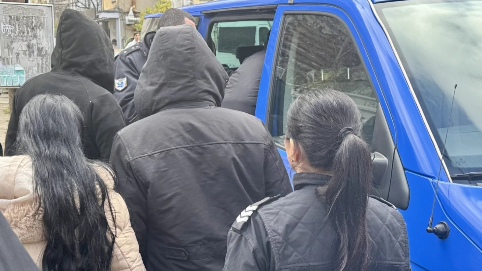 Задържаха двама гранични полицаи от Елхово за трафик на мигранти