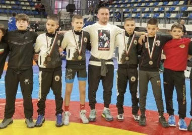 Борците на Локомотив със силно представяне на турнир в Самоков