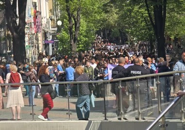 Хиляди се включиха в шествието за 150 -годишнината от Априлското въстание