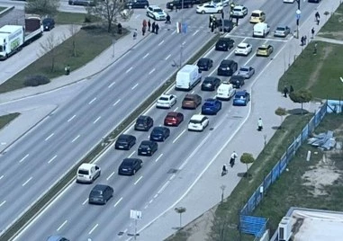 Полицай пострада при тежка катастрофа в София