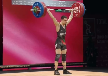 Щангистът от Сопот Иван Димов донесе трети медал за България на Европейското по щанги