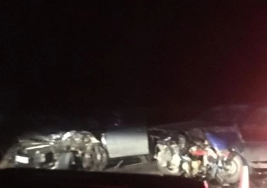 Тежкотоварен автомобил се преобърна в пропаст край Прохода на Република