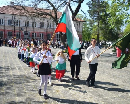 Деца пресъздадоха събитията от 1876 година в Бенковски