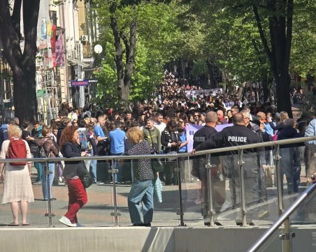 Хиляди се включиха в шествието за 150 -годишнината от Априлското въстание