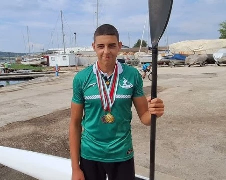 Национал по кану-каяк нахапан от дървеници на лагер в Пловдив, оставили го сам в болницата