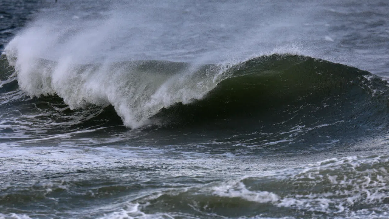 Първите вълни удариха Япония след силното земетресение