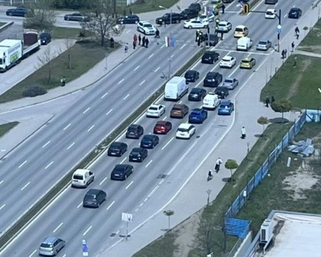 Полицай пострада при тежка катастрофа в София