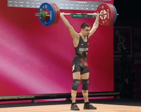 Щангистът от Сопот Иван Димов донесе трети медал за България на Европейското по щанги