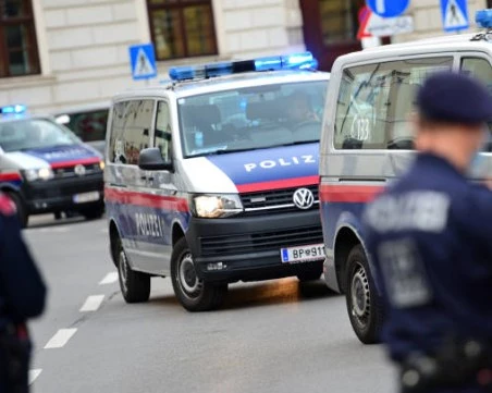 Тролейбус се вряза в супермаркет в Залцбург