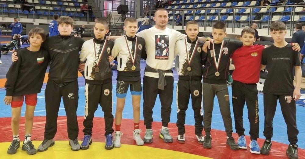 Борците на Локомотив със силно представяне на турнир в Самоков