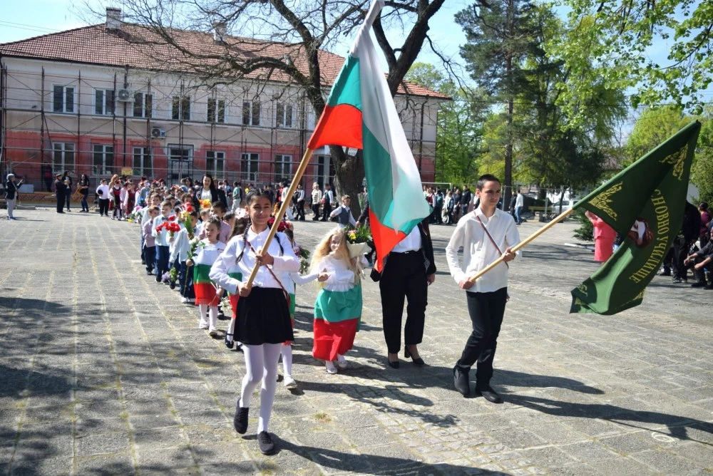 Деца пресъздадоха събитията от 1876 година в Бенковски