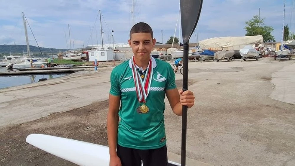 Национал по кану-каяк нахапан от дървеници на лагер в Пловдив, оставили го сам в болницата