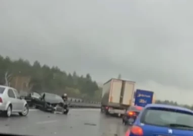 Kатастрофа на АМ Тракия преди София, кола е с разбита предница